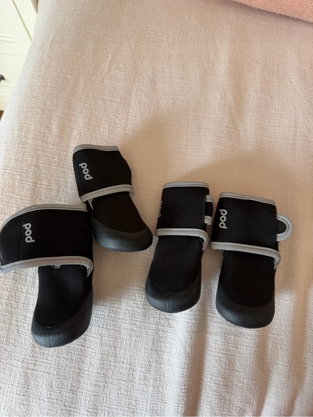 Pod Black Dog Boots with Gray Trim - Pack of 4